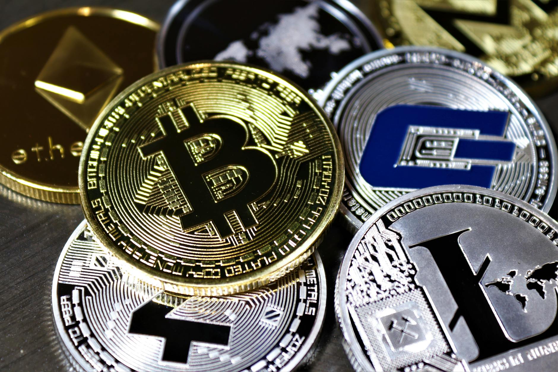 Best Crypto Exchange for Gulf Traders in 2026 | Photo by Roger Brown on Pexels